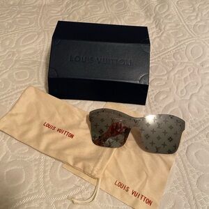 Louis Vuitton Monogram Gray Sunglasses + hard case
